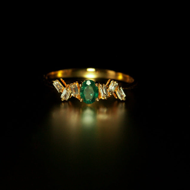An 18K yellow gold stackable ring featuring a 0.33ct natural Alexandrite stone