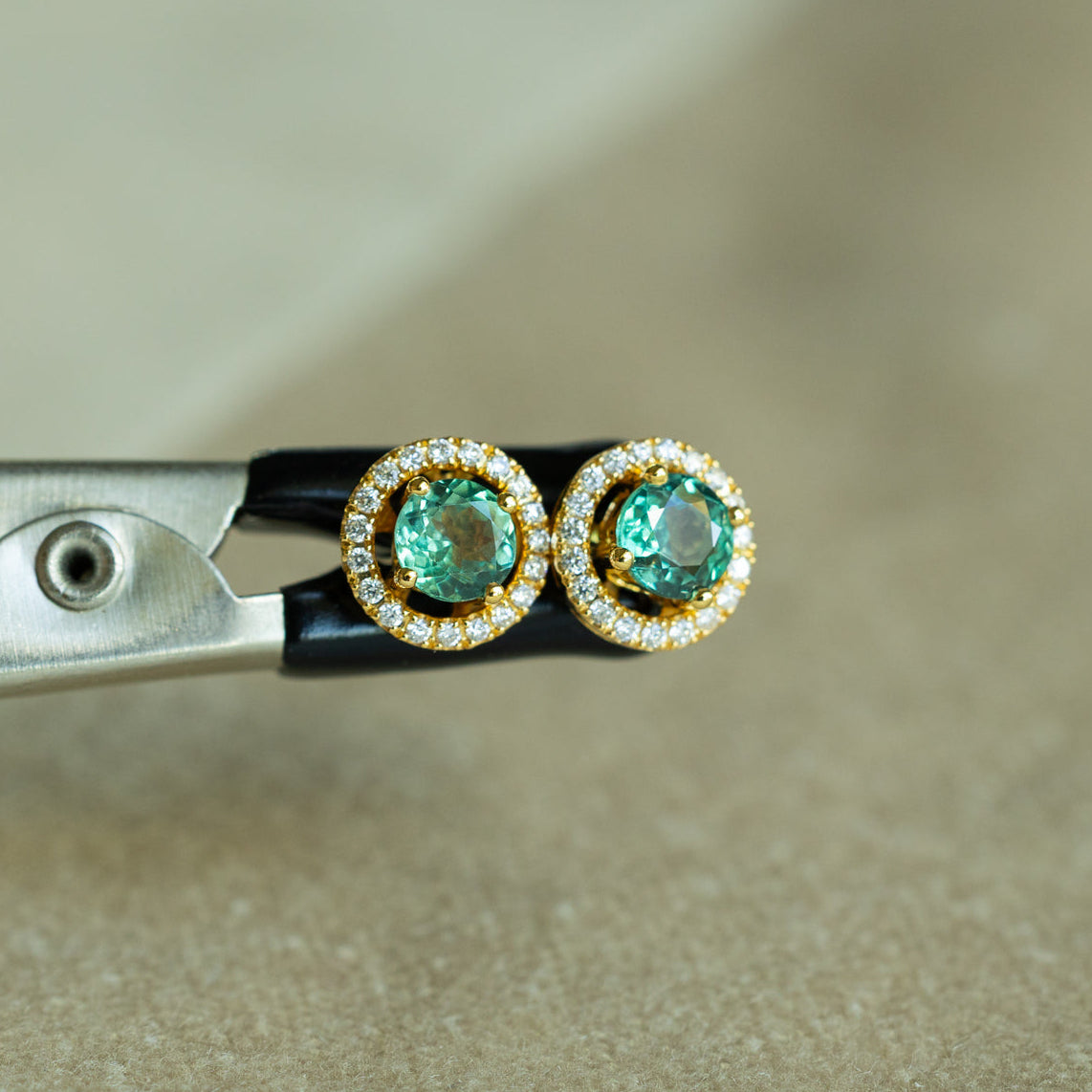 0.90ctw Natural Alexandrite 18k Yellow Gold Stud Earrings With Diamond Jackets