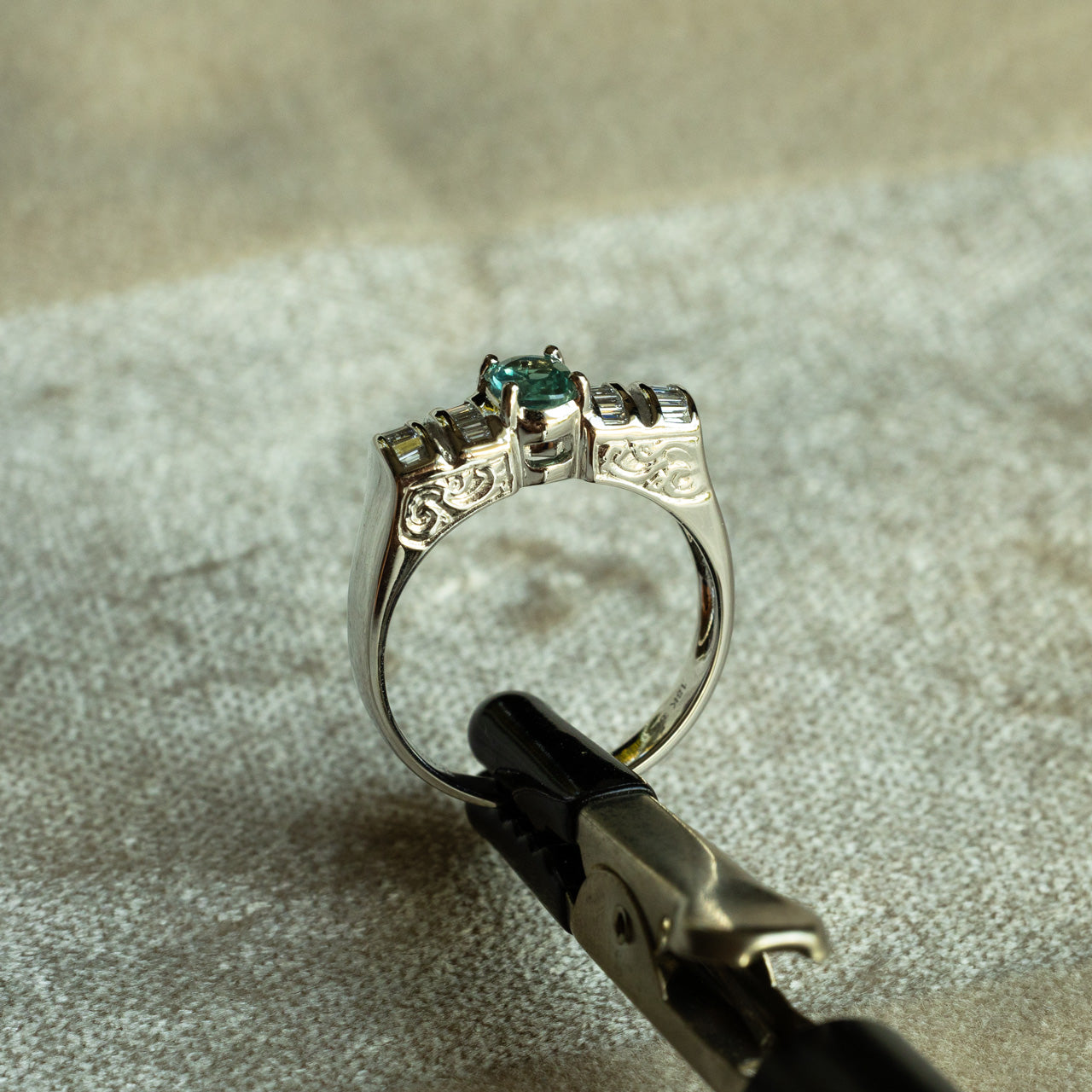 0.48ct Natural Alexandrite 18k White Gold Unisex Ring