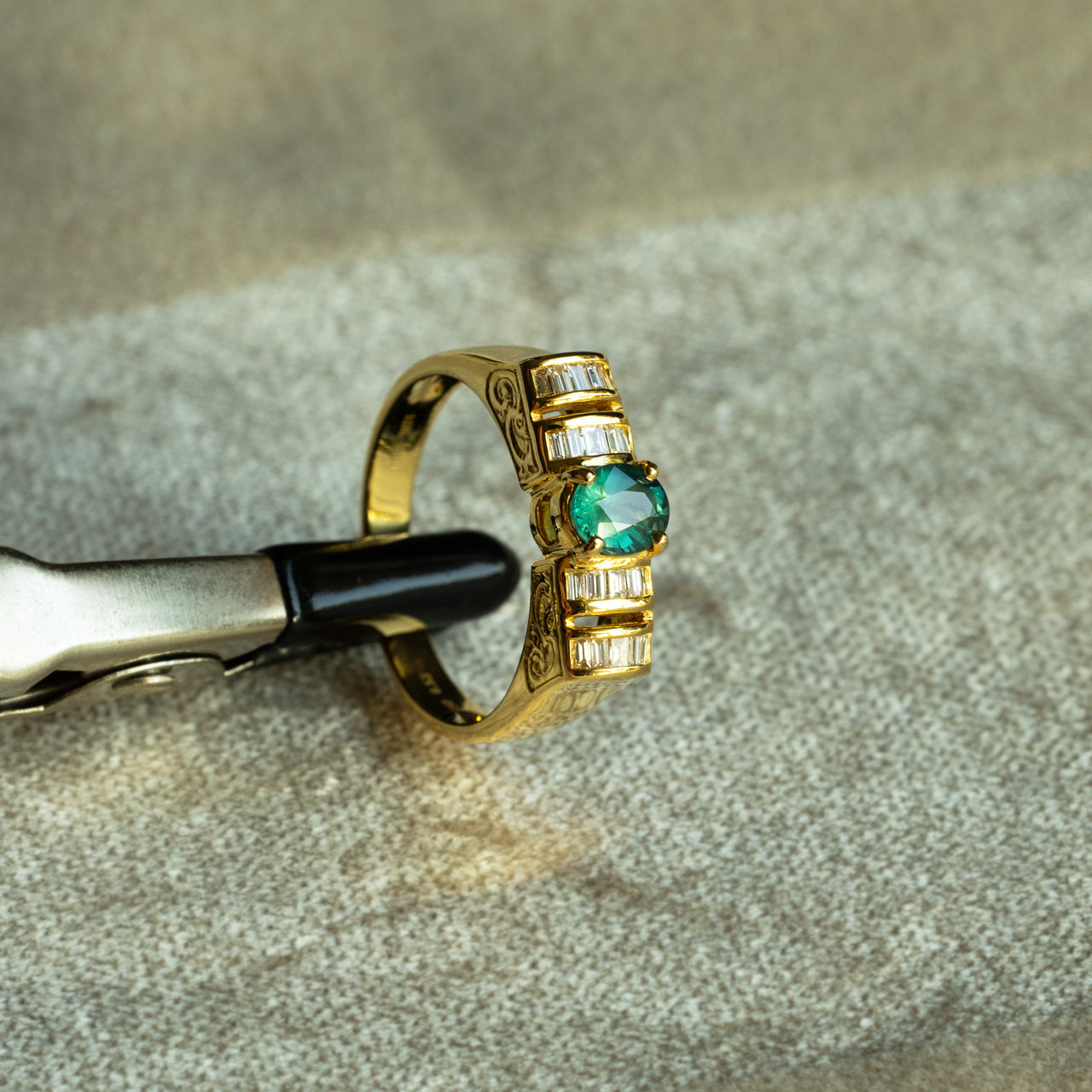 0.53ct Natural Alexandrite 18k Yellow Gold Unisex Ring