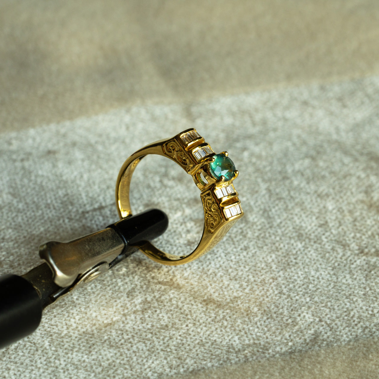 0.53ct Natural Alexandrite 18k Yellow Gold Unisex Ring