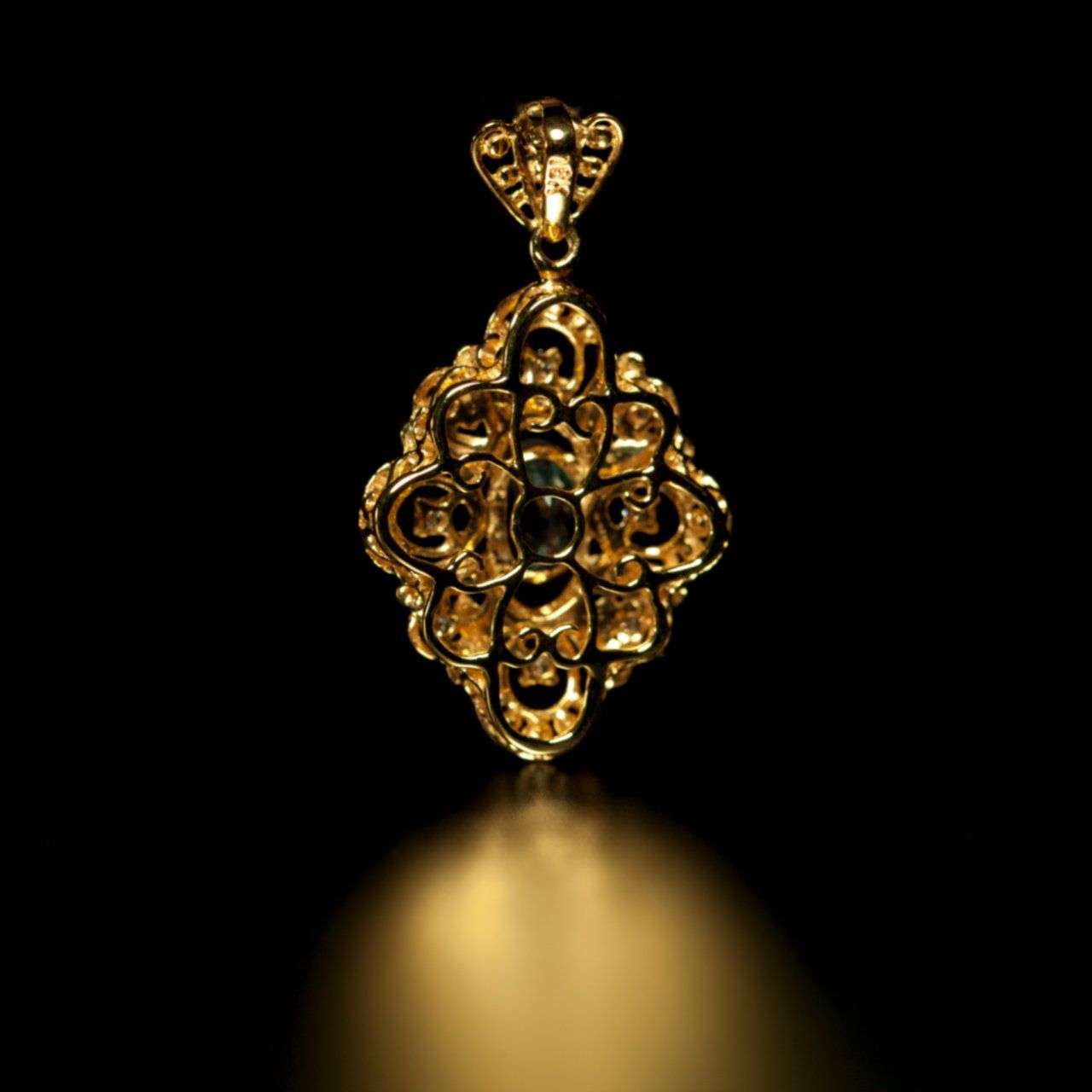 Natural Alexandrite Diamond 18k Yellow Gold Vintage Filigree Pendant GIA certified - The Alexandrite