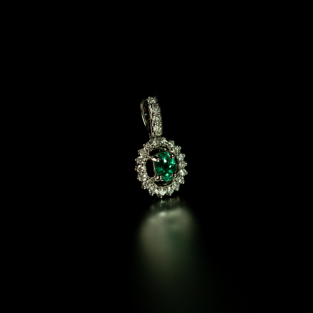 18k white gold pendant showcasing a 0.27ct Alexandrite with diamond embellishments