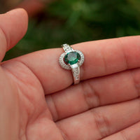 Thumbnail for A hand presenting a 1.00ct alexandrite ring in an 18k gold setting