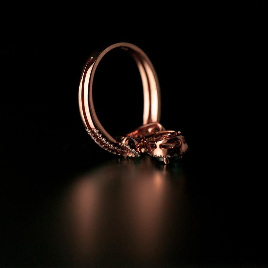 18k rose gold ring featuring a 0.54ct natural alexandrite stone