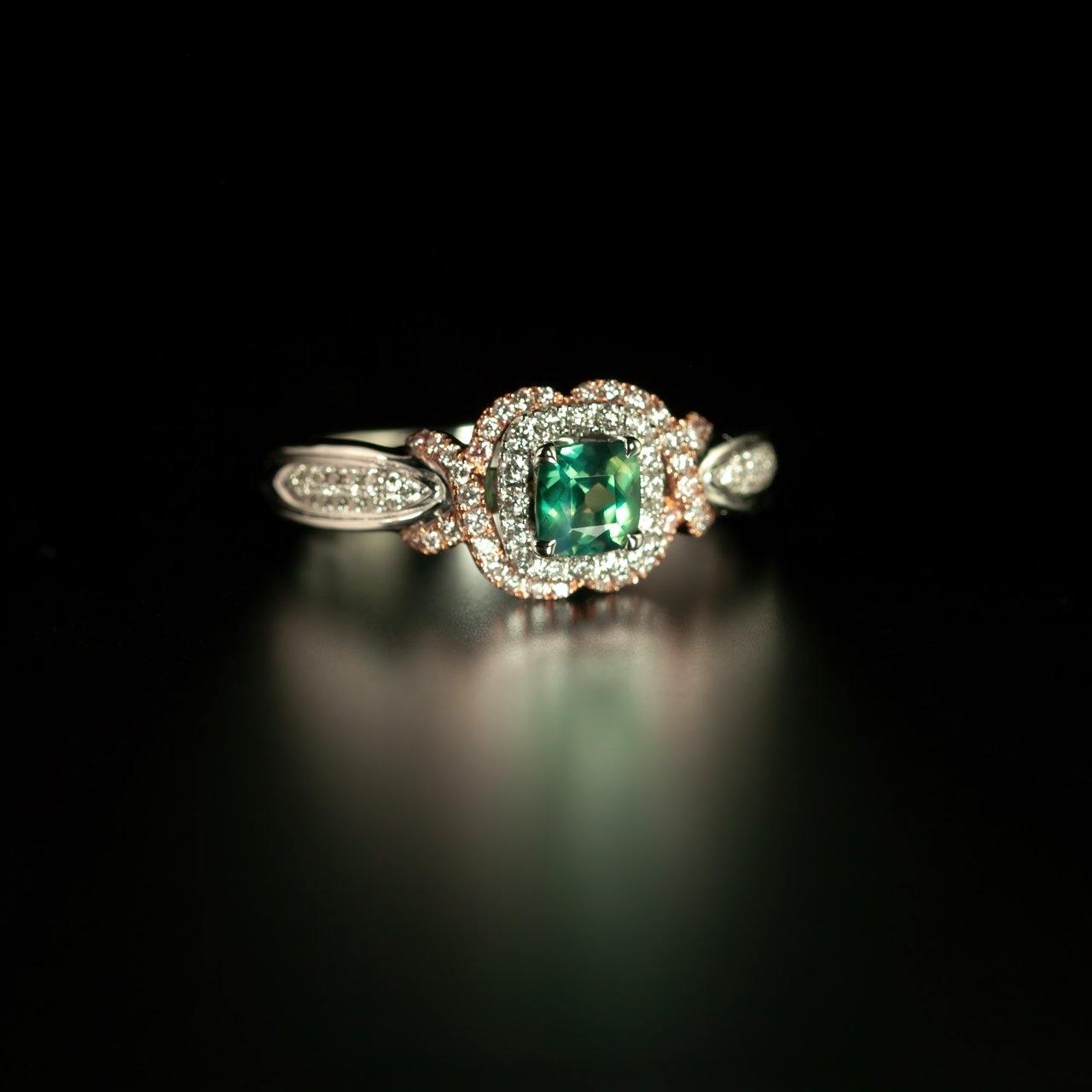 0.94ctw Breathtaking Natural Alexandrite Diamond 18k Multitone Gold Engagement Ring - The Alexandrite