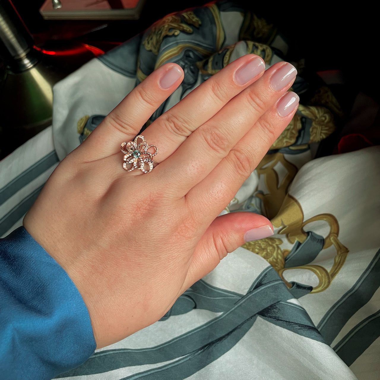 Woman's hand adorned with a 0.24ct natural Alexandrite spinner ring in 18k gold