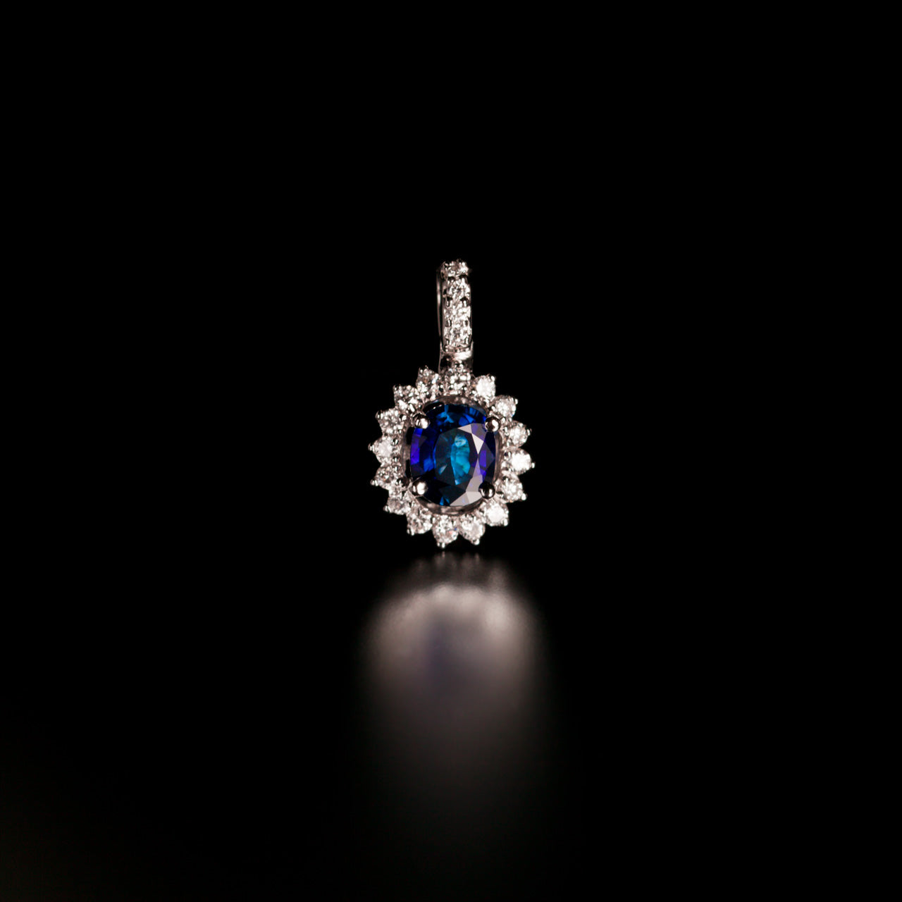 0.73ct Natural Blue Sapphire 18k White Gold Pendant