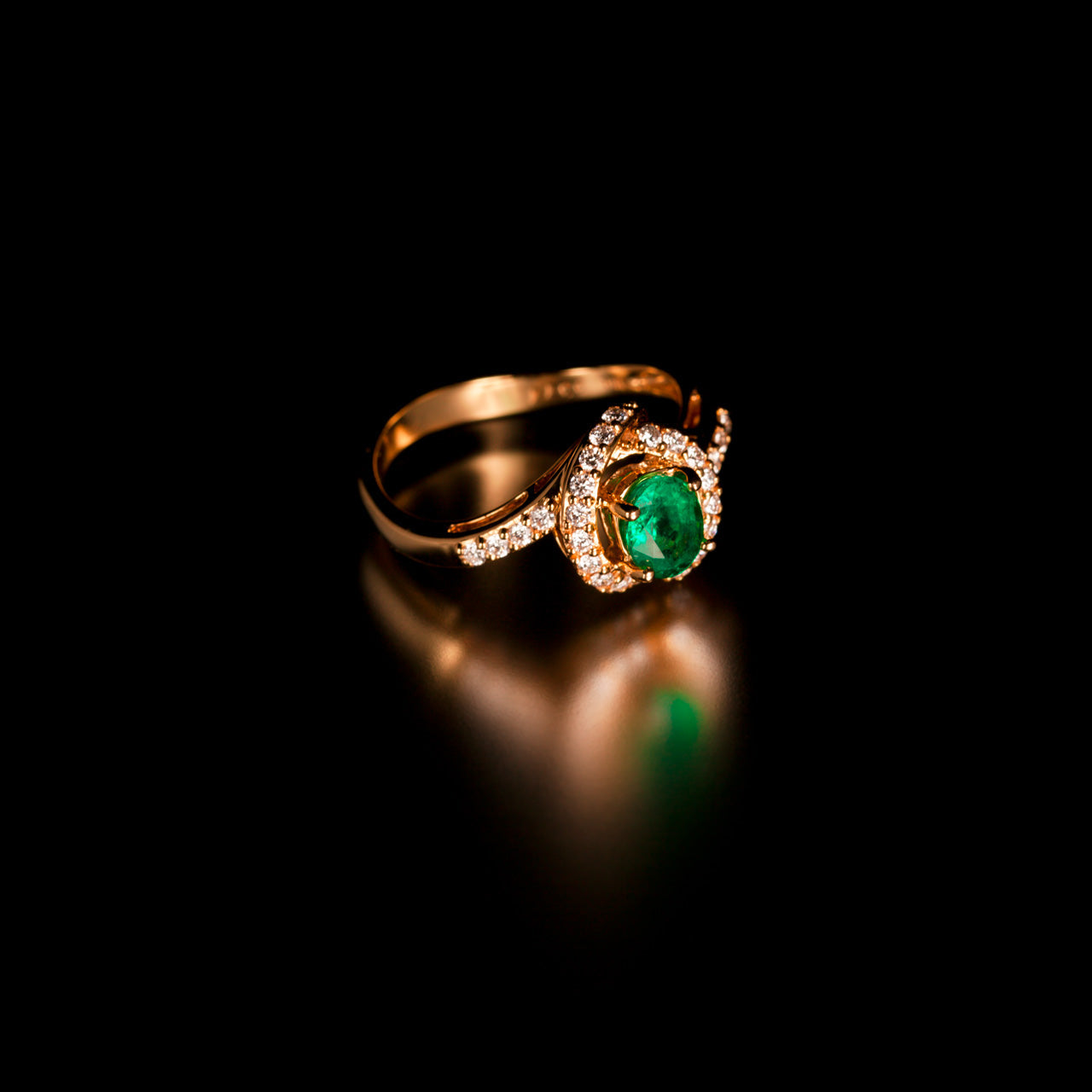 0.56ct Natural Emerald 18k Yellow Gold Ring