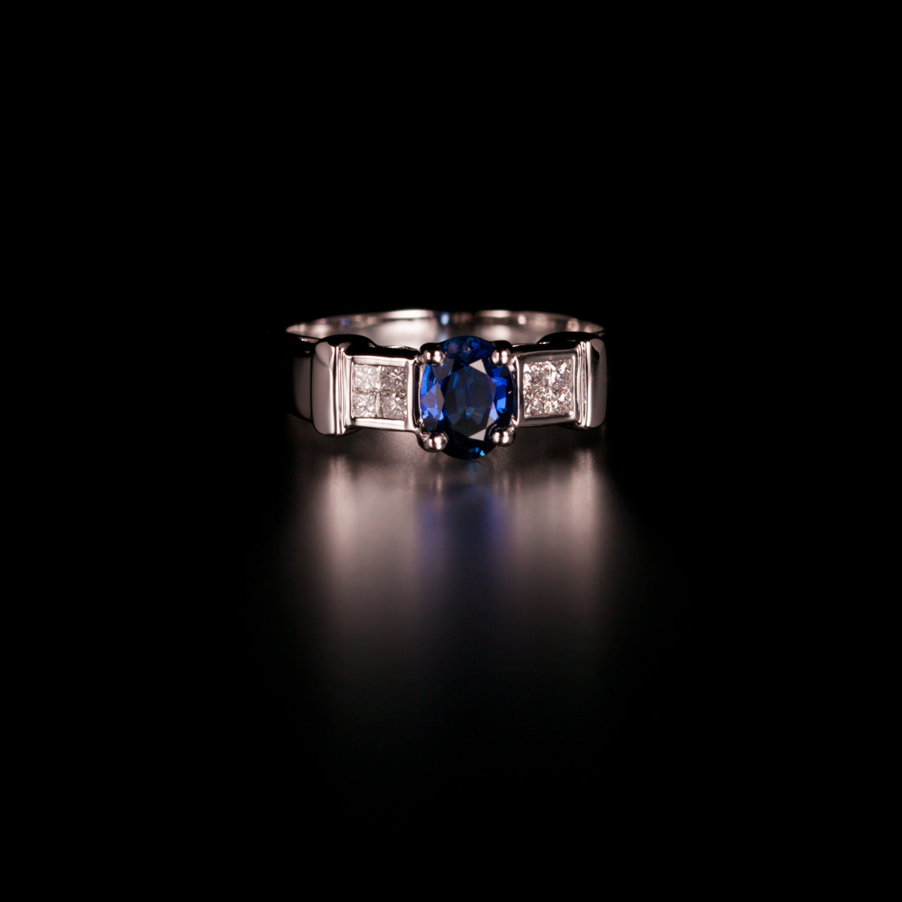 0.90ct blue sapphire ring with diamonds set in 18k white gold