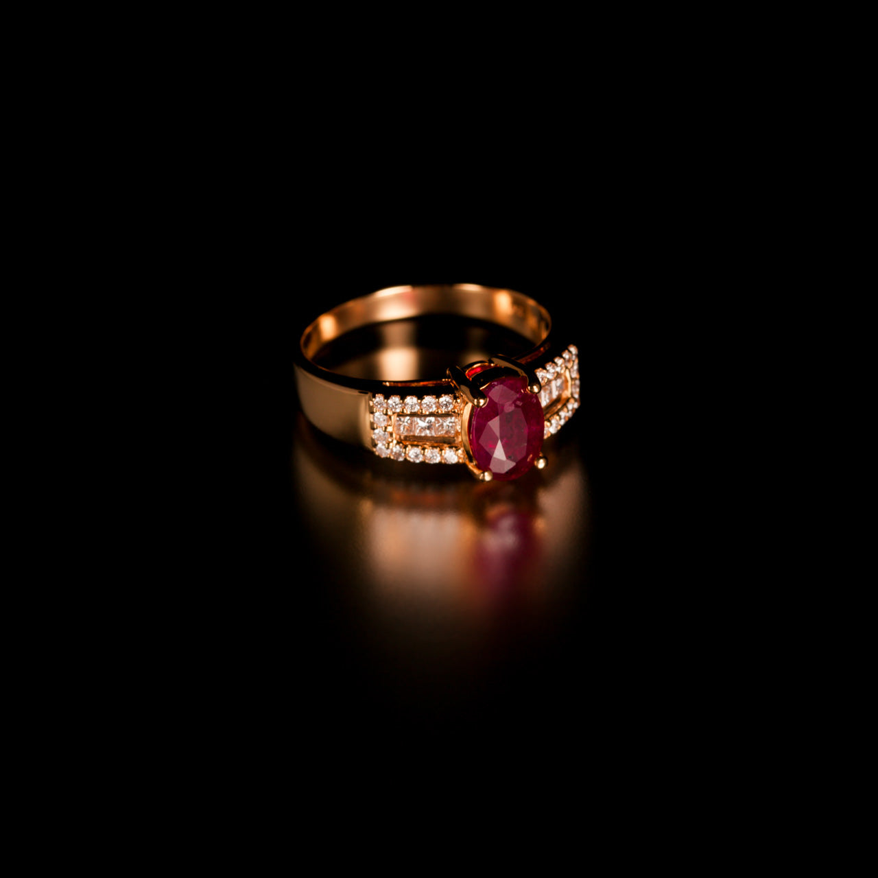 Natural Unheated Ruby 18k Yellow Gold Ring - The Alexandrite