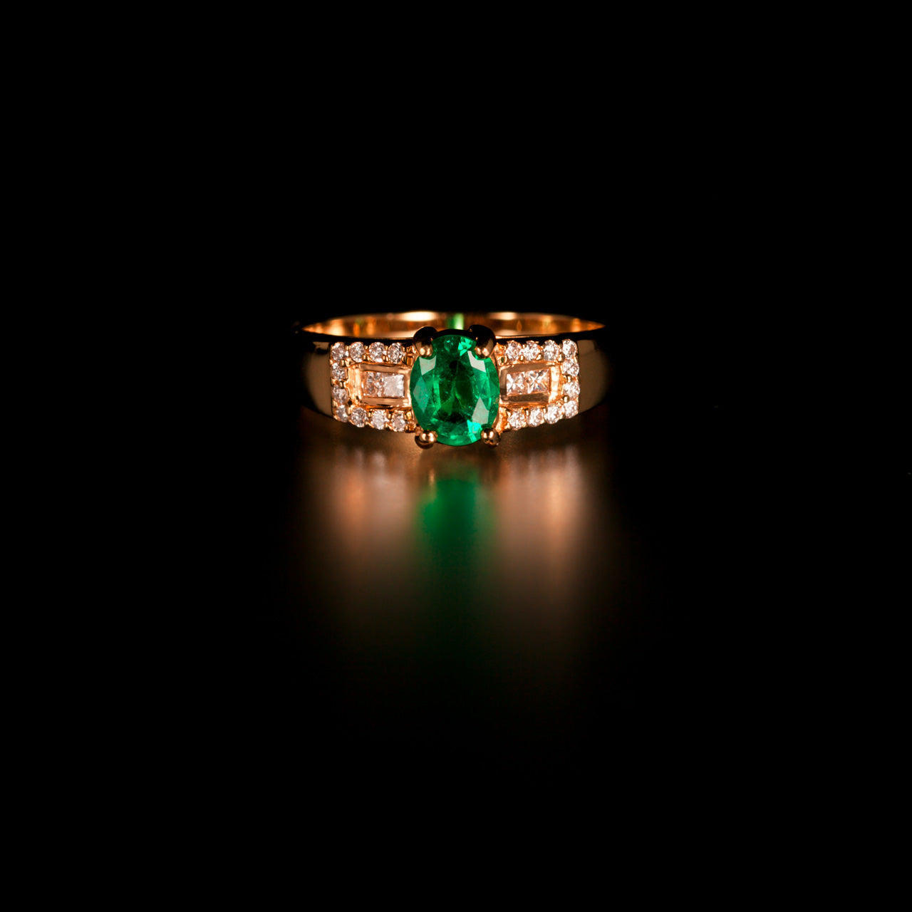 Emerald 18k Yellow Gold Ring