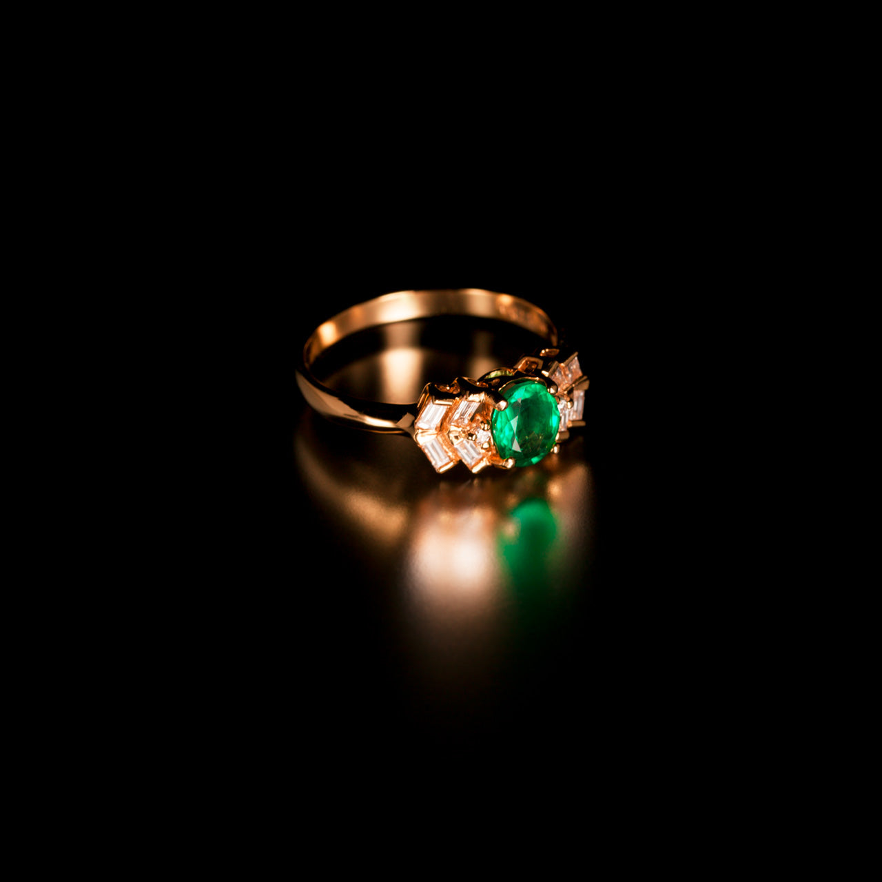 0.63ct natural emerald set in 18k yellow gold ring